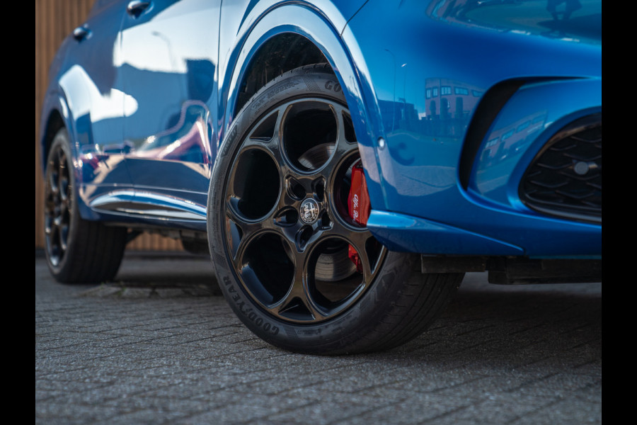 Alfa Romeo Tonale 1.3T PHEV 280pk Veloce | Full! | Pano-dak | Harman/Kardon | LED-Matrix | Stoelventilatie | 360 cam | CarPlay | Blu Misano