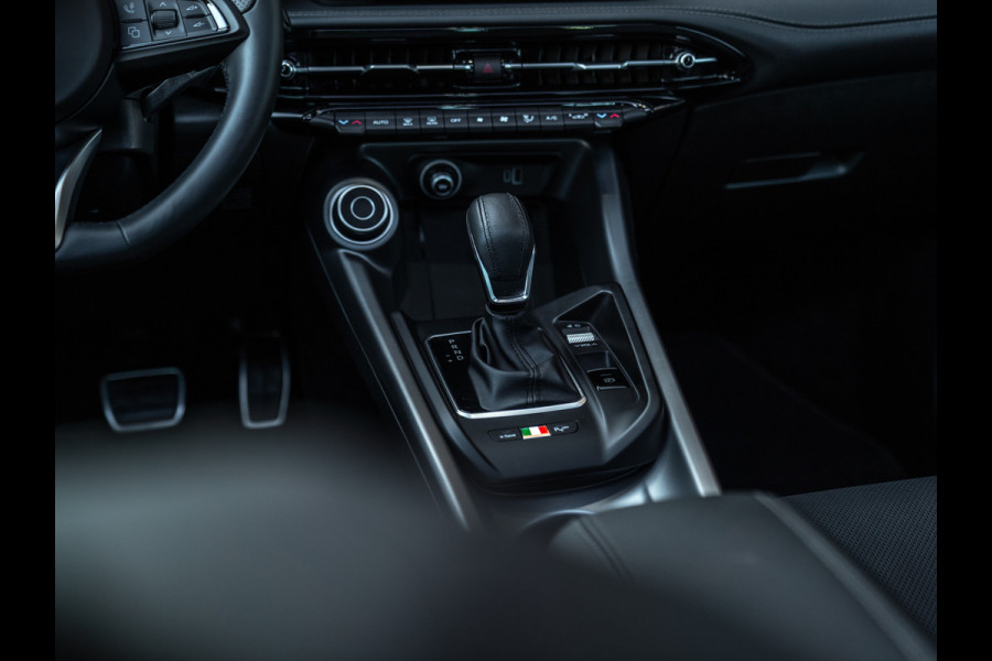 Alfa Romeo Tonale 1.3T PHEV 280pk Veloce | Full! | Pano-dak | Harman/Kardon | LED-Matrix | Stoelventilatie | 360 cam | CarPlay | Blu Misano