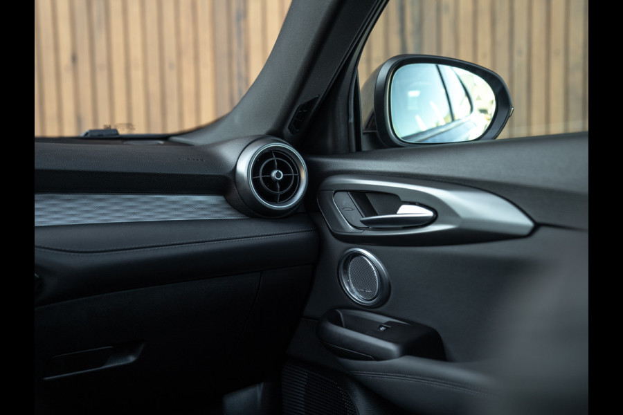 Alfa Romeo Tonale 1.3T PHEV 280pk Veloce | Full! | Pano-dak | Harman/Kardon | LED-Matrix | Stoelventilatie | 360 cam | CarPlay | Blu Misano