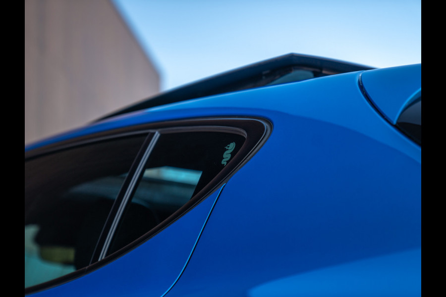 Alfa Romeo Tonale 1.3T PHEV 280pk Veloce | Full! | Pano-dak | Harman/Kardon | LED-Matrix | Stoelventilatie | 360 cam | CarPlay | Blu Misano