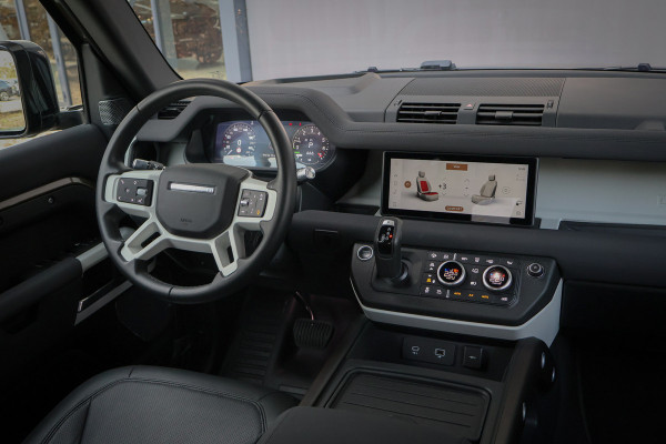 Land Rover Defender 110 P400e 110 SE | ADAPTIVE CRUISE | BLACK PACK | COMFORT PACK | COLD CLIMATE PACK | OFF-ROAD PACK | HEAD-UP | CLEARSIGHT BINNEN