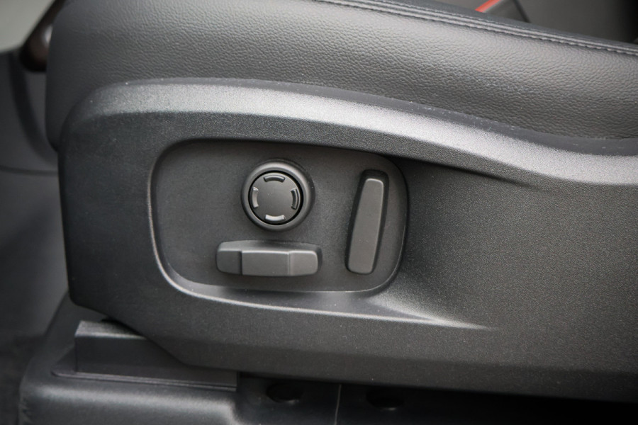 Land Rover Defender 110 P400e 110 SE | ADAPTIVE CRUISE | BLACK PACK | COMFORT PACK | COLD CLIMATE PACK | OFF-ROAD PACK | HEAD-UP | CLEARSIGHT BINNEN