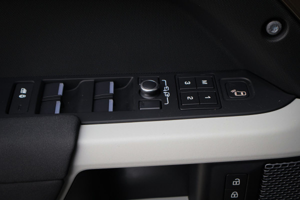 Land Rover Defender 110 P400e 110 SE | ADAPTIVE CRUISE | BLACK PACK | COMFORT PACK | COLD CLIMATE PACK | OFF-ROAD PACK | HEAD-UP | CLEARSIGHT BINNEN