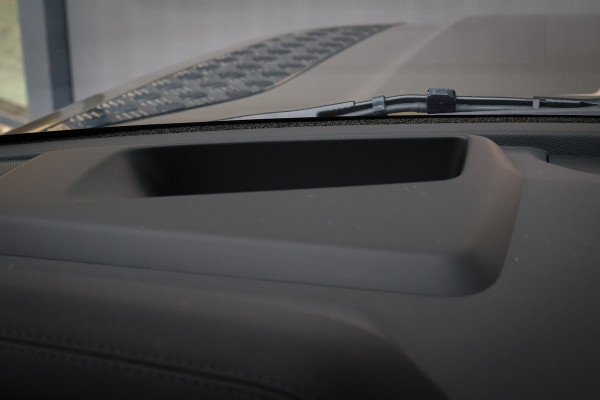 Land Rover Defender 110 P400e 110 SE | ADAPTIVE CRUISE | BLACK PACK | COMFORT PACK | COLD CLIMATE PACK | OFF-ROAD PACK | HEAD-UP | CLEARSIGHT BINNEN