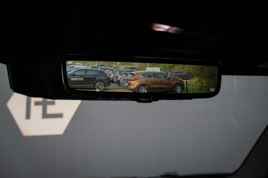 Land Rover Defender 110 P400e 110 SE | ADAPTIVE CRUISE | BLACK PACK | COMFORT PACK | COLD CLIMATE PACK | OFF-ROAD PACK | HEAD-UP | CLEARSIGHT BINNEN