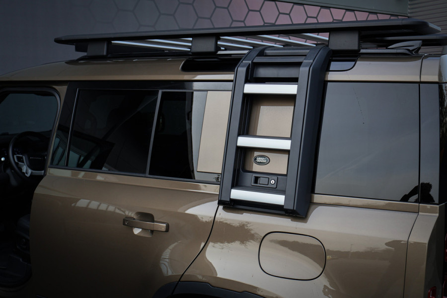Land Rover Defender 110 P400e 110 SE | ADAPTIVE CRUISE | BLACK PACK | COMFORT PACK | COLD CLIMATE PACK | OFF-ROAD PACK | HEAD-UP | CLEARSIGHT BINNEN
