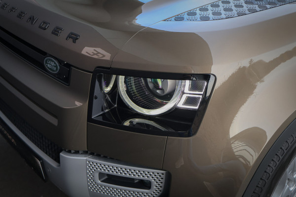 Land Rover Defender 110 P400e 110 SE | ADAPTIVE CRUISE | BLACK PACK | COMFORT PACK | COLD CLIMATE PACK | OFF-ROAD PACK | HEAD-UP | CLEARSIGHT BINNEN