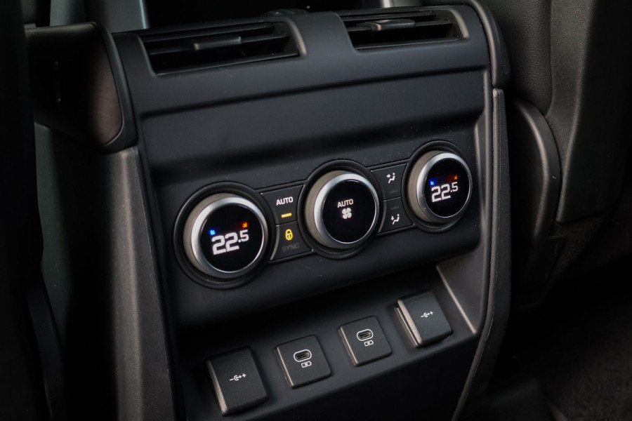 Land Rover Defender 110 P400e 110 SE | ADAPTIVE CRUISE | BLACK PACK | COMFORT PACK | COLD CLIMATE PACK | OFF-ROAD PACK | HEAD-UP | CLEARSIGHT BINNEN