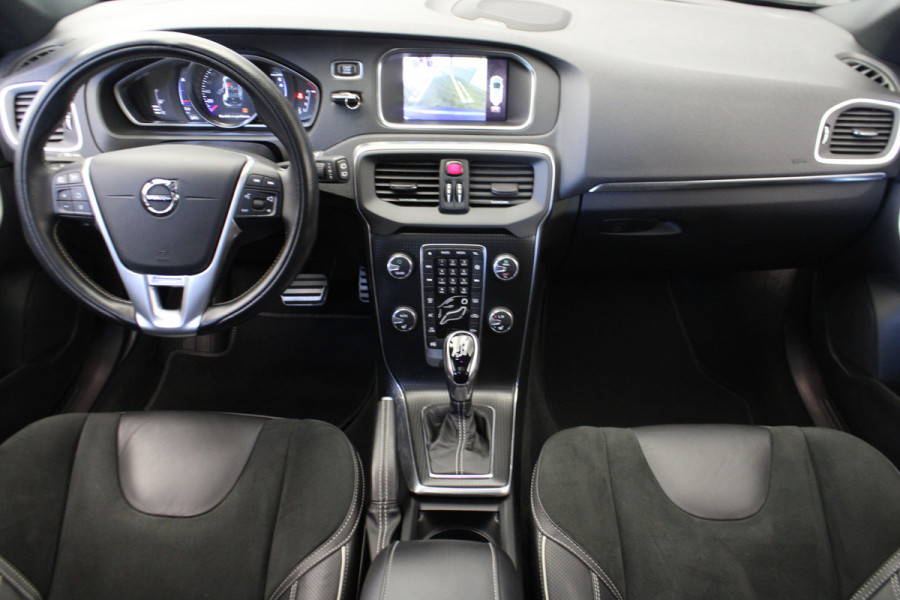 Volvo V40 1.5 T3 Polar+ Sport |Pano|Stoelverwarming|Trekhaak|