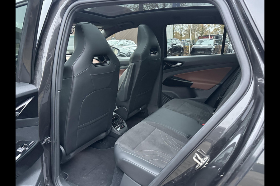 Volkswagen ID.4 Pro 77 kWh COMPLETE AUTO|WARMTEPOMP| SPORTSTOELEN| ELEK. STOELEN MET MEMORY + MASSAGE| ELEK. TREKHAAK| ELEK. ACHTERKLEP| 360 CAMERA VOORRUITVERWARMING| PANO|