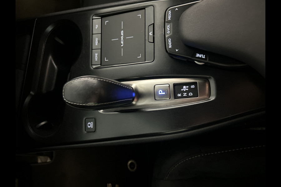 Lexus UX 300e Business 54 kWh Elektrisch Rijden in Stijl | Nette auto | Apple Carplay / Android Auto