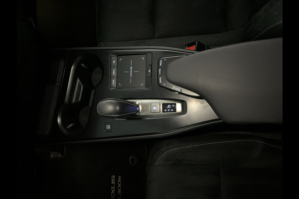 Lexus UX 300e Business 54 kWh Elektrisch Rijden in Stijl | Nette auto | Apple Carplay / Android Auto