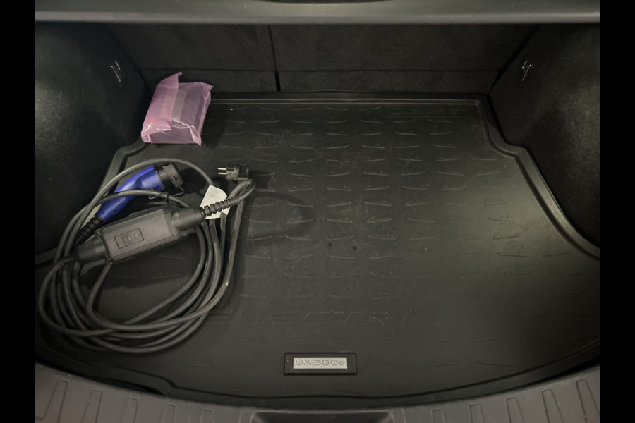 Lexus UX 300e Business 54 kWh Elektrisch Rijden in Stijl | Nette auto | Apple Carplay / Android Auto