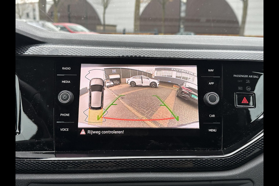 Volkswagen Polo 1.0 TSI Life 95PK | AUTOMAAT | CAMERA | APPLE/ANDROID CARPLAY | PDC VOOR + ACHTER | FABRIEKSGARANTIE TOT 02-2027 |