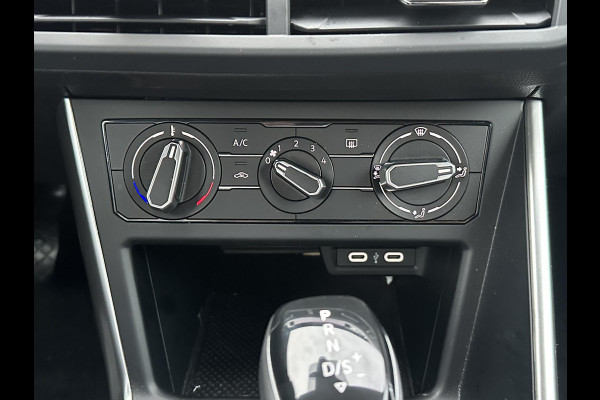 Volkswagen Polo 1.0 TSI Life 95PK | AUTOMAAT | CAMERA | APPLE/ANDROID CARPLAY | PDC VOOR + ACHTER | FABRIEKSGARANTIE TOT 02-2027 |
