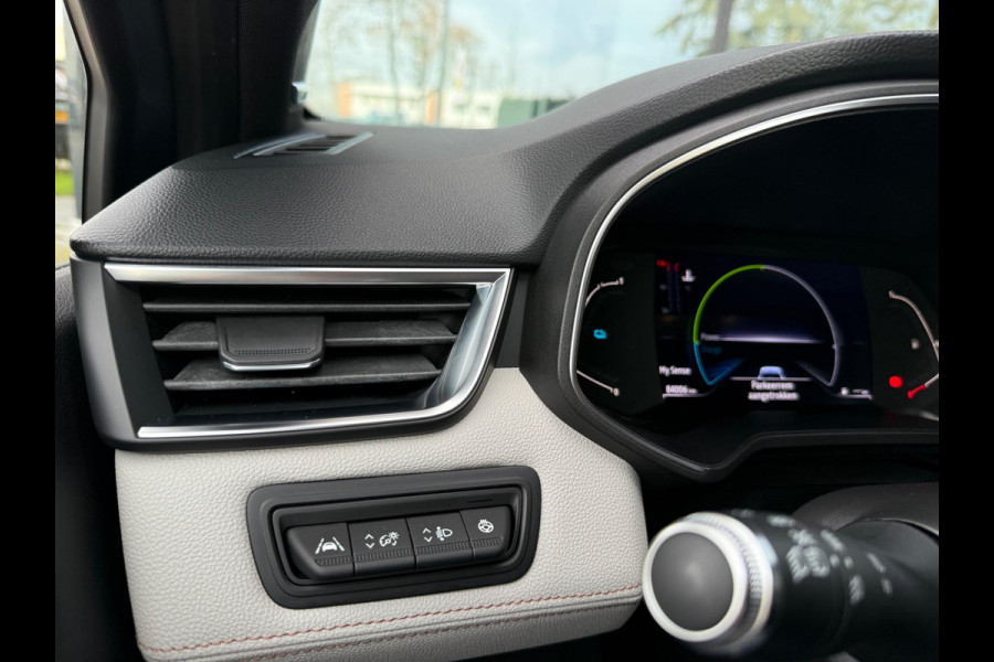 Renault Clio 1.6 E-Tech Hybrid 140 Initiale Paris - Navi groot - Leder - Camera - Org.NL