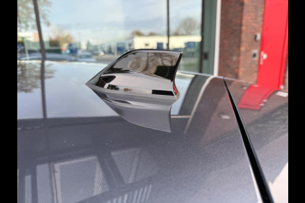 Renault Clio 1.6 E-Tech Hybrid 140 Initiale Paris - Navi groot - Leder - Camera - Org.NL