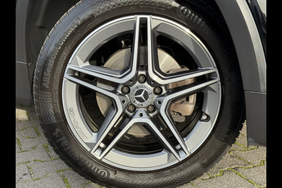 Mercedes-Benz Glb 200 Business Solution AMG | Pano | Trekhaak | Navi | Camera | LED | DAB+