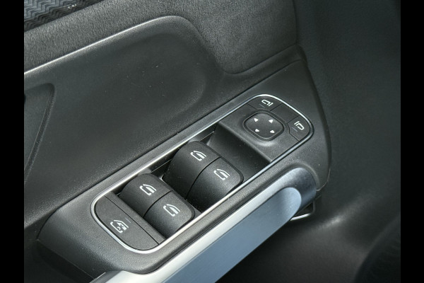 Mercedes-Benz Glb 200 Business Solution AMG | Pano | Trekhaak | Navi | Camera | LED | DAB+
