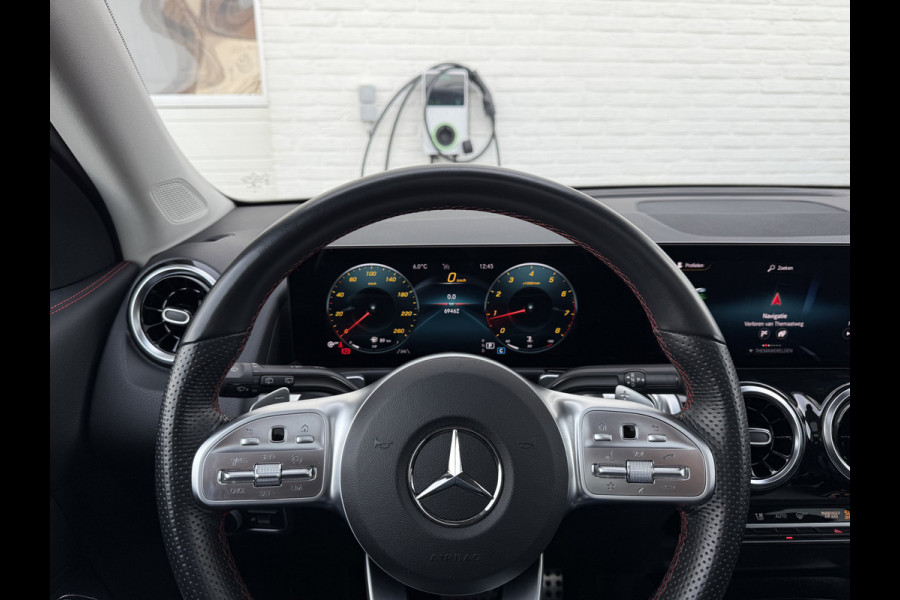 Mercedes-Benz Glb 200 Business Solution AMG | Pano | Trekhaak | Navi | Camera | LED | DAB+