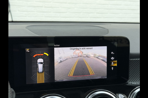 Mercedes-Benz Glb 200 Business Solution AMG | Pano | Trekhaak | Navi | Camera | LED | DAB+