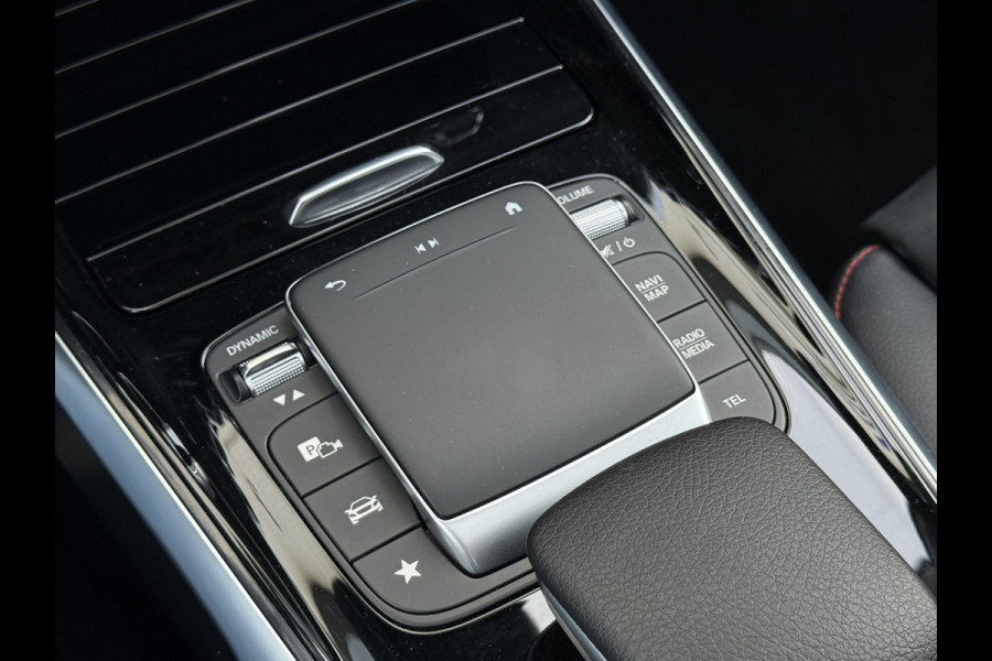 Mercedes-Benz Glb 200 Business Solution AMG | Pano | Trekhaak | Navi | Camera | LED | DAB+