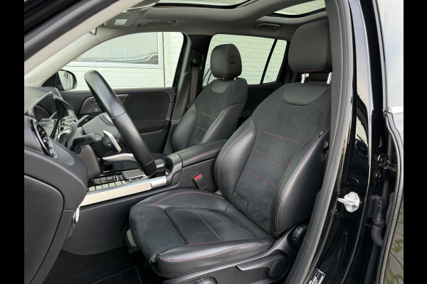 Mercedes-Benz Glb 200 Business Solution AMG | Pano | Trekhaak | Navi | Camera | LED | DAB+