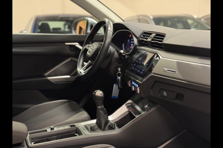Audi Q3 35 TFSI Pro Line business, Apple Carplay, Matrix, ACC, Android Auto, Blind Spot, Camera, Volledig Onderhouden