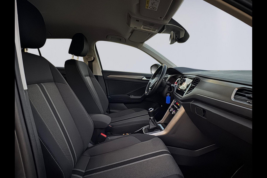 Volkswagen T-Roc 1.0 TSI Style Business plus, climaat controle, 17 inch, navigatie, luxe uitvoering, 1 e eigenaar, NL auto met nap