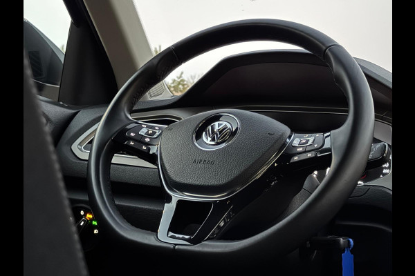 Volkswagen T-Roc 1.0 TSI Style Business plus, climaat controle, 17 inch, navigatie, luxe uitvoering, 1 e eigenaar, NL auto met nap