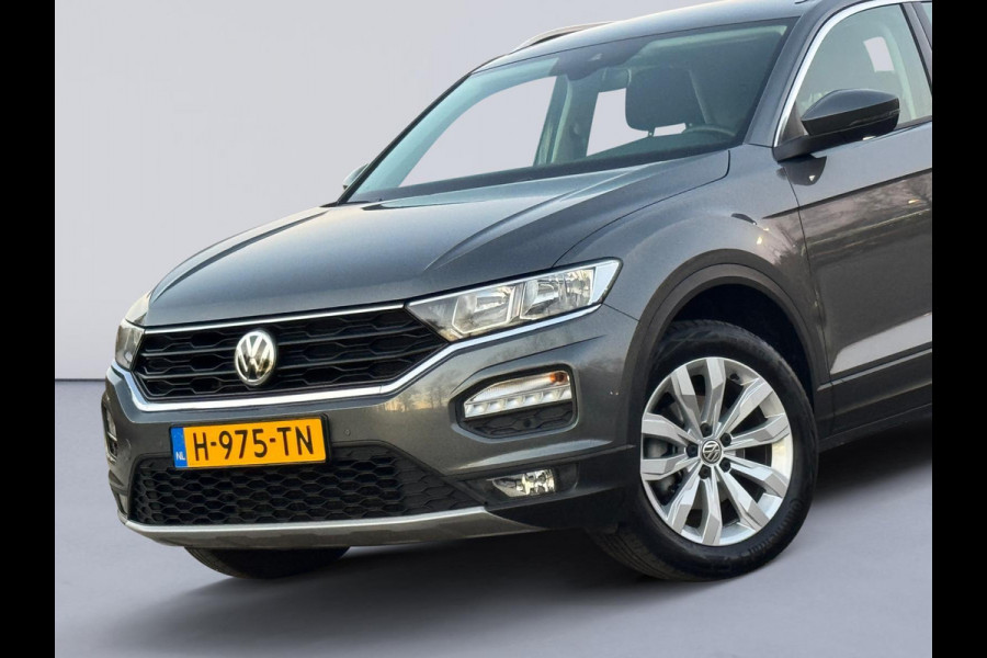 Volkswagen T-Roc 1.0 TSI Style Business plus, climaat controle, 17 inch, navigatie, luxe uitvoering, 1 e eigenaar, NL auto met nap