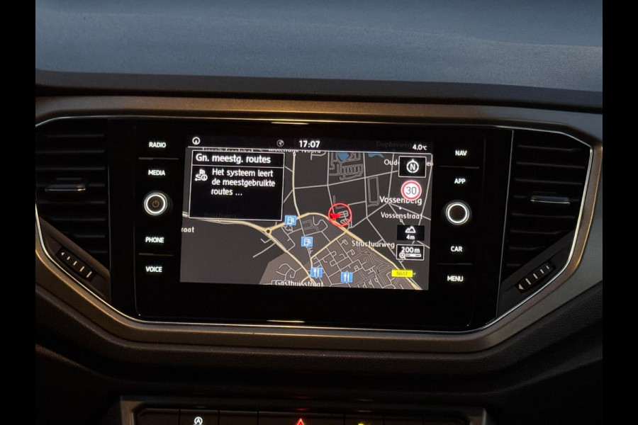 Volkswagen T-Roc 1.0 TSI Style Business plus, climaat controle, 17 inch, navigatie, luxe uitvoering, 1 e eigenaar, NL auto met nap