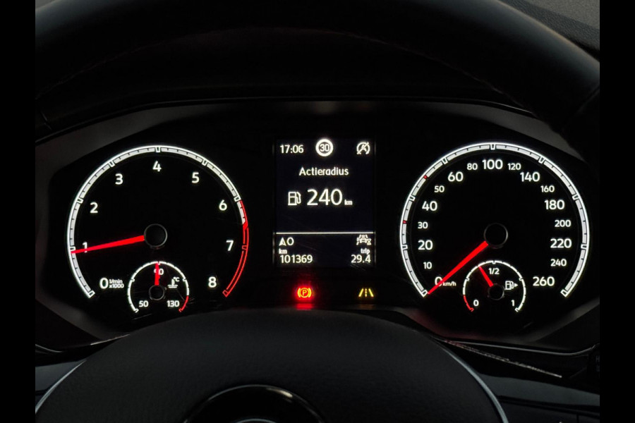 Volkswagen T-Roc 1.0 TSI Style Business plus, climaat controle, 17 inch, navigatie, luxe uitvoering, 1 e eigenaar, NL auto met nap