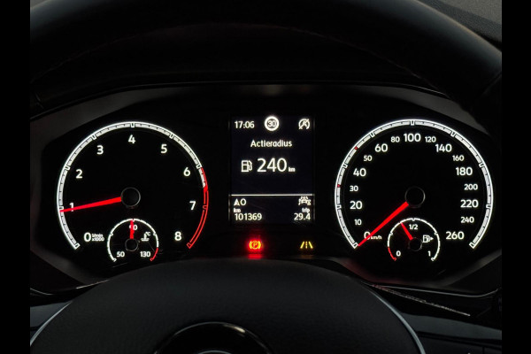 Volkswagen T-Roc 1.0 TSI Style Business plus, climaat controle, 17 inch, navigatie, luxe uitvoering, 1 e eigenaar, NL auto met nap
