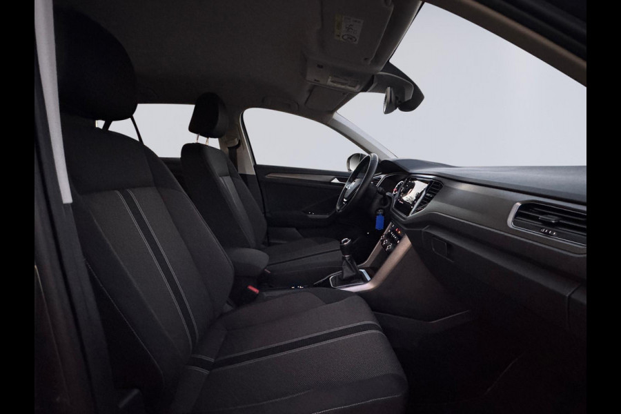 Volkswagen T-Roc 1.0 TSI Style Business plus, climaat controle, 17 inch, navigatie, luxe uitvoering, 1 e eigenaar, NL auto met nap