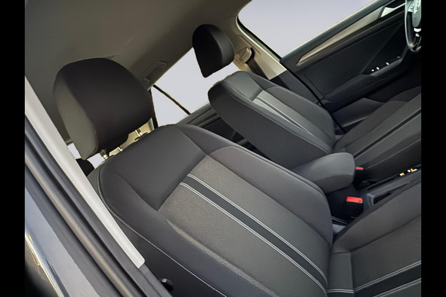 Volkswagen T-Roc 1.0 TSI Style Business plus, climaat controle, 17 inch, navigatie, luxe uitvoering, 1 e eigenaar, NL auto met nap