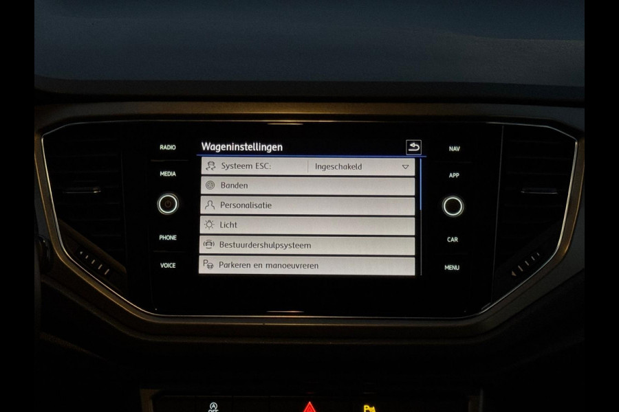 Volkswagen T-Roc 1.0 TSI Style Business plus, climaat controle, 17 inch, navigatie, luxe uitvoering, 1 e eigenaar, NL auto met nap