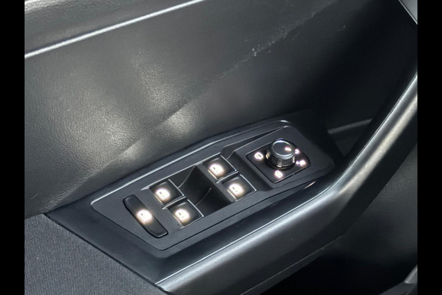 Volkswagen T-Roc 1.0 TSI Style Business plus, climaat controle, 17 inch, navigatie, luxe uitvoering, 1 e eigenaar, NL auto met nap
