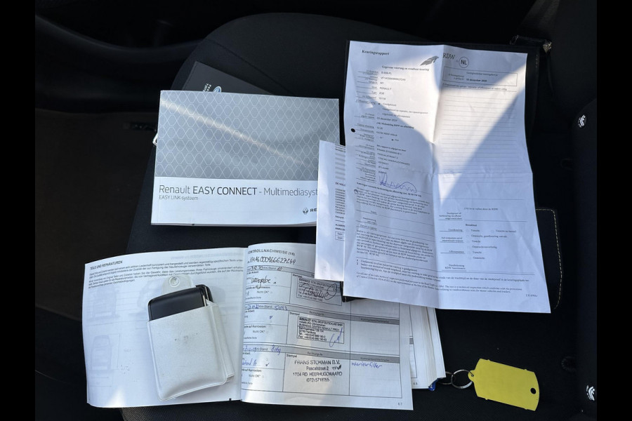 Renault ZOE R110 Life 52 kWh KOOPACCU | 3 FASE LADER | STOELVERWARMING | CLIMATE CONTROL | FULL LED |  APPLE / ANDROID CARPLAY | PAS 25000KM ! | RIJKLAAR GELEVERD MET 12 MND BOVAG GARANTIE |