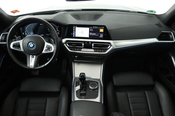 BMW 3 Serie Touring 330e High Executive (PANORAMADAK, TREKHAAK, STOELVERWARMING, ACHTERUITRIJCAMERA, STUURVERWARMING)