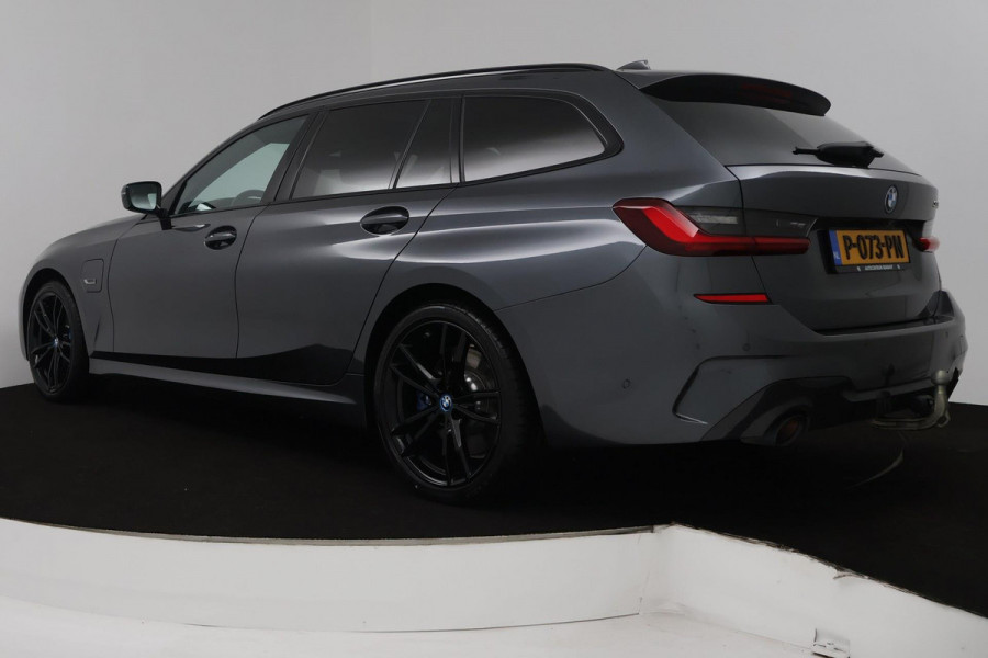 BMW 3 Serie Touring 330e High Executive (PANORAMADAK, TREKHAAK, STOELVERWARMING, ACHTERUITRIJCAMERA, STUURVERWARMING)