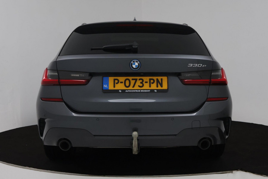 BMW 3 Serie Touring 330e High Executive (PANORAMADAK, TREKHAAK, STOELVERWARMING, ACHTERUITRIJCAMERA, STUURVERWARMING)