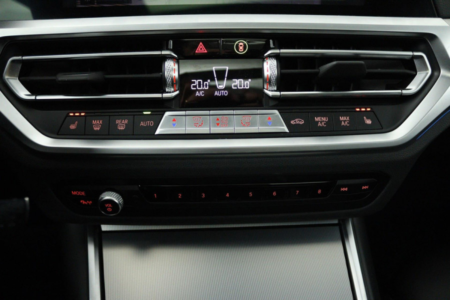 BMW 3 Serie Touring 330e High Executive (PANORAMADAK, TREKHAAK, STOELVERWARMING, ACHTERUITRIJCAMERA, STUURVERWARMING)