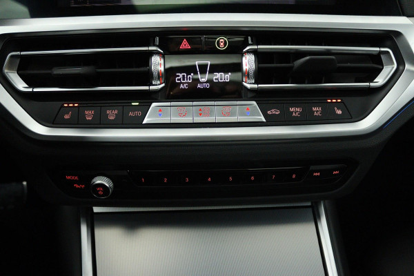 BMW 3 Serie Touring 330e High Executive (PANORAMADAK, TREKHAAK, STOELVERWARMING, ACHTERUITRIJCAMERA, STUURVERWARMING)