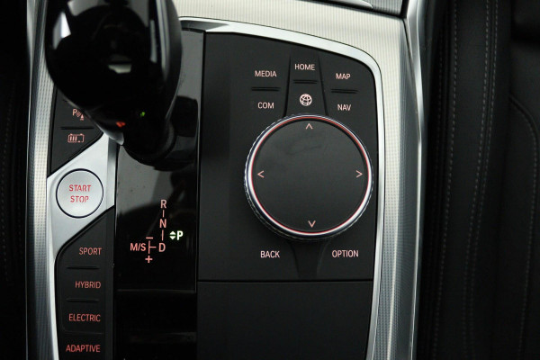 BMW 3 Serie Touring 330e High Executive (PANORAMADAK, TREKHAAK, STOELVERWARMING, ACHTERUITRIJCAMERA, STUURVERWARMING)