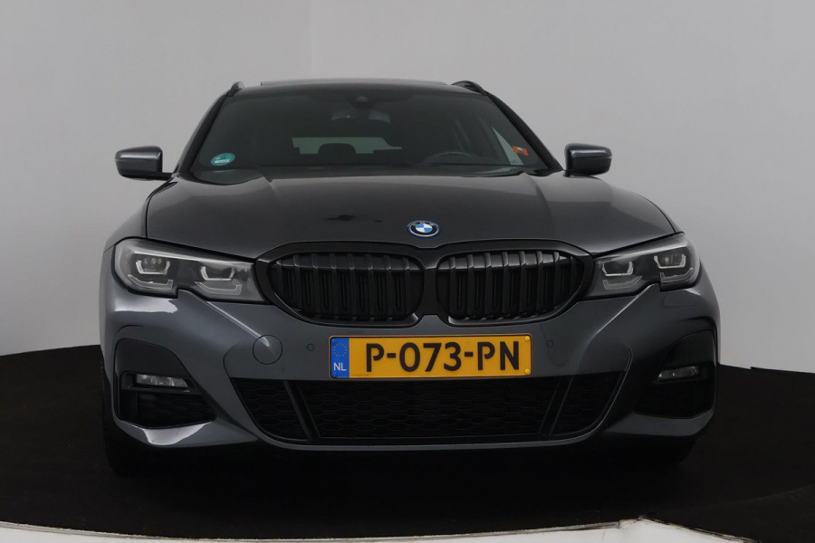 BMW 3 Serie Touring 330e High Executive (PANORAMADAK, TREKHAAK, STOELVERWARMING, ACHTERUITRIJCAMERA, STUURVERWARMING)
