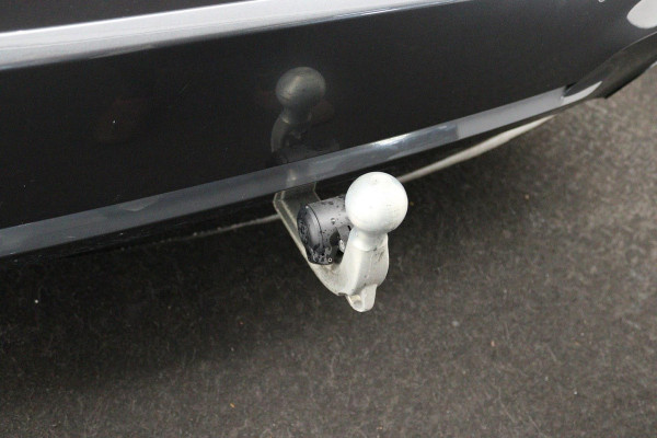 BMW 3 Serie Touring 330e High Executive (PANORAMADAK, TREKHAAK, STOELVERWARMING, ACHTERUITRIJCAMERA, STUURVERWARMING)