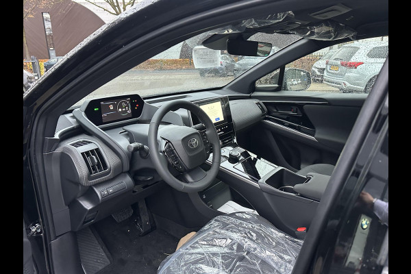 Toyota Bz4x Active 71 kWh 3 FASE| NIEUWE AUTO!!| 10 JAAR VOLLEDIGE FABRIEKSGARANTIE TOYOTA!| WARMTEPOMP| ADAPTIVE CRUISE| ACHTERUITRIJ CAMERA|