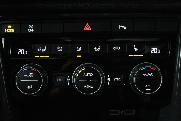 Volkswagen T-Roc 1.5 TSI Sport Business R (PANORAMADAK, STOEL/STUUR VERWARMING, DIGITALE COCKPIT, ACHTERUITRIJCAMERA)