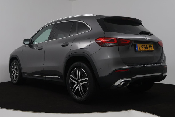 Mercedes-Benz GLA 180 Business Solution Luxury (SFEERVERLICHTING, STOELVERWARMING, CRUISE CONTROL, ACHTERUITRIJCAMERA)